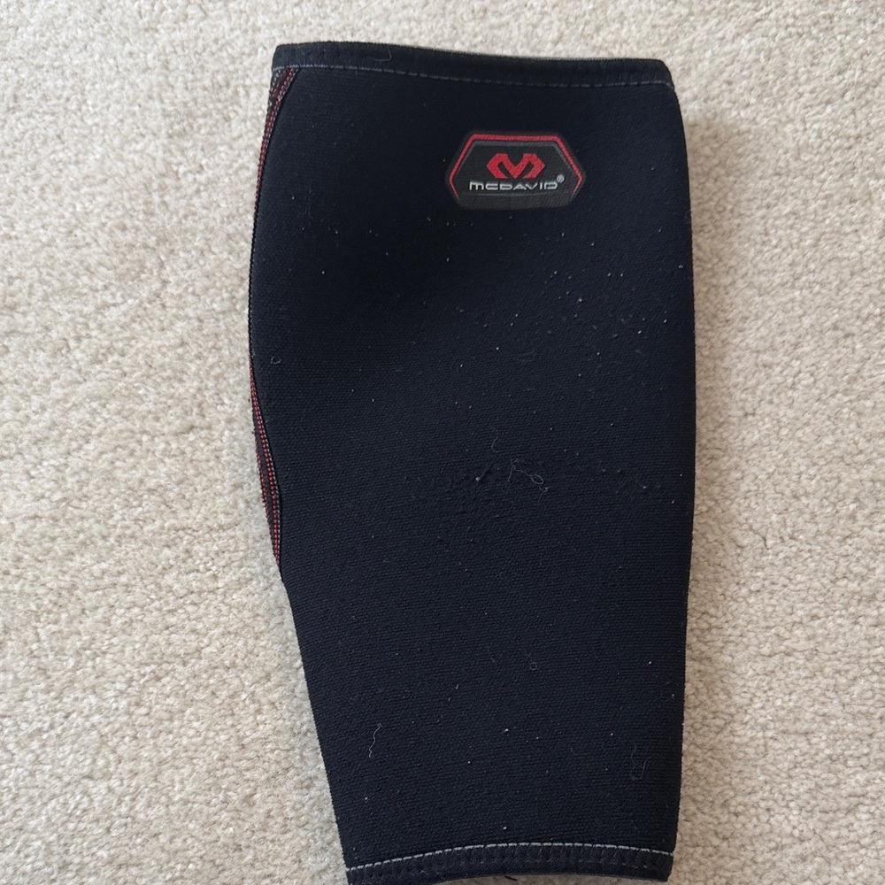 McDavid Black Calf Sleeve (large)